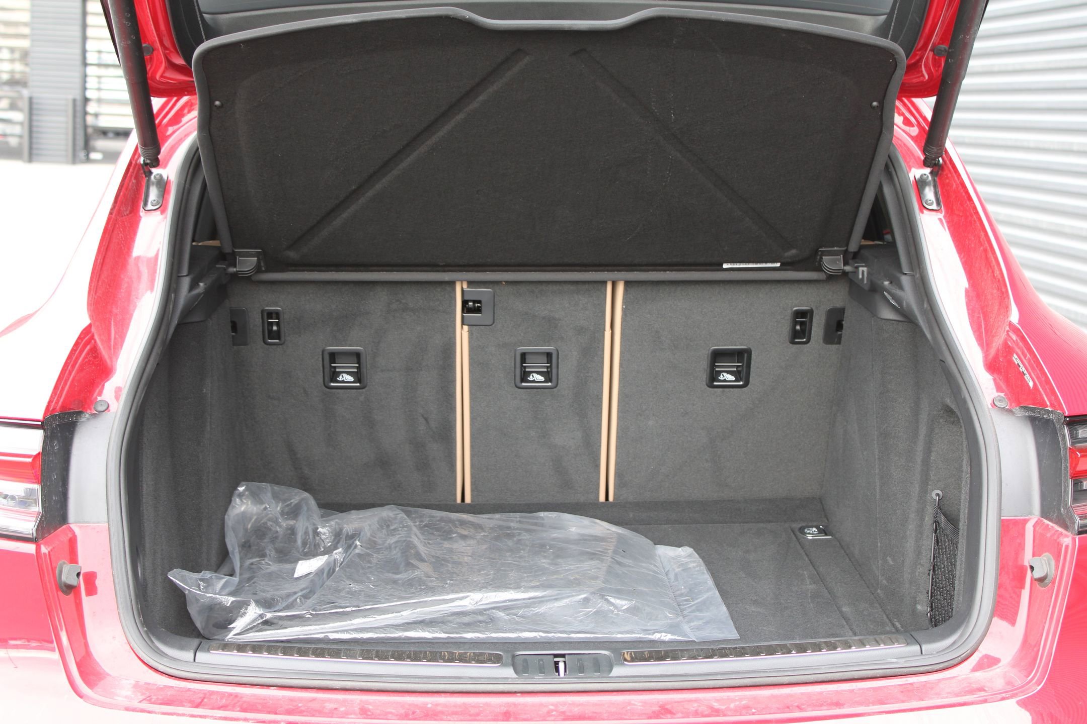 Used 2025 Porsche Macan image 23