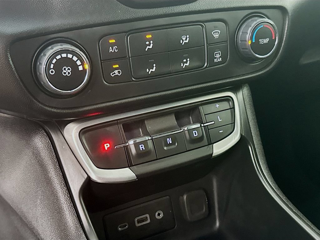 Used 2024 GMC Terrain SLE FWD image 22