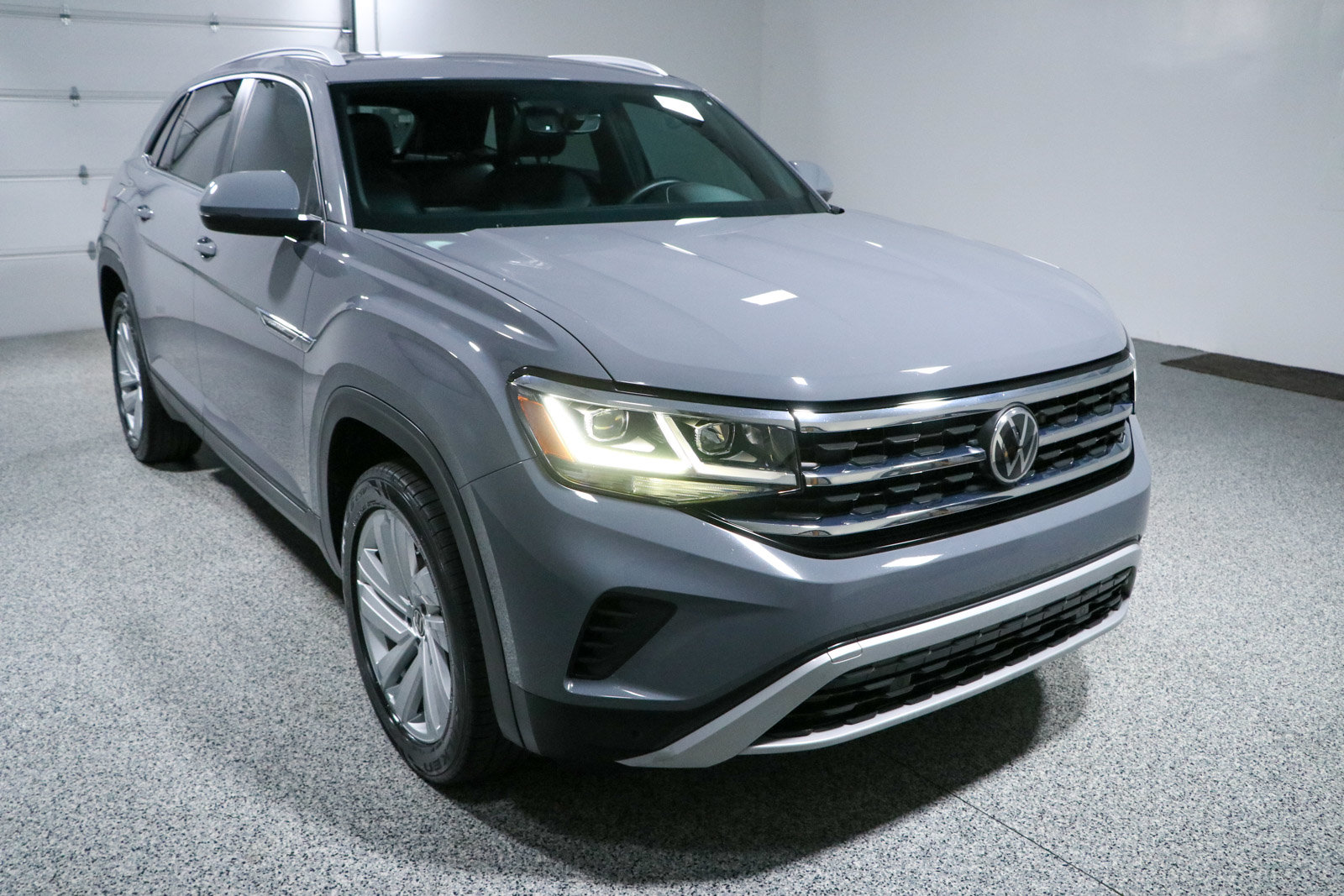 Used 2021 Volkswagen Atlas Cross Sport SE w/ Panoramic Sunroof Package FWD image 5