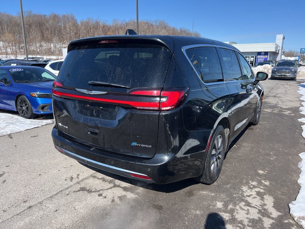 Used 2022 Chrysler Pacifica Touring-L w/ Uconnect Theater Family Group image 5
