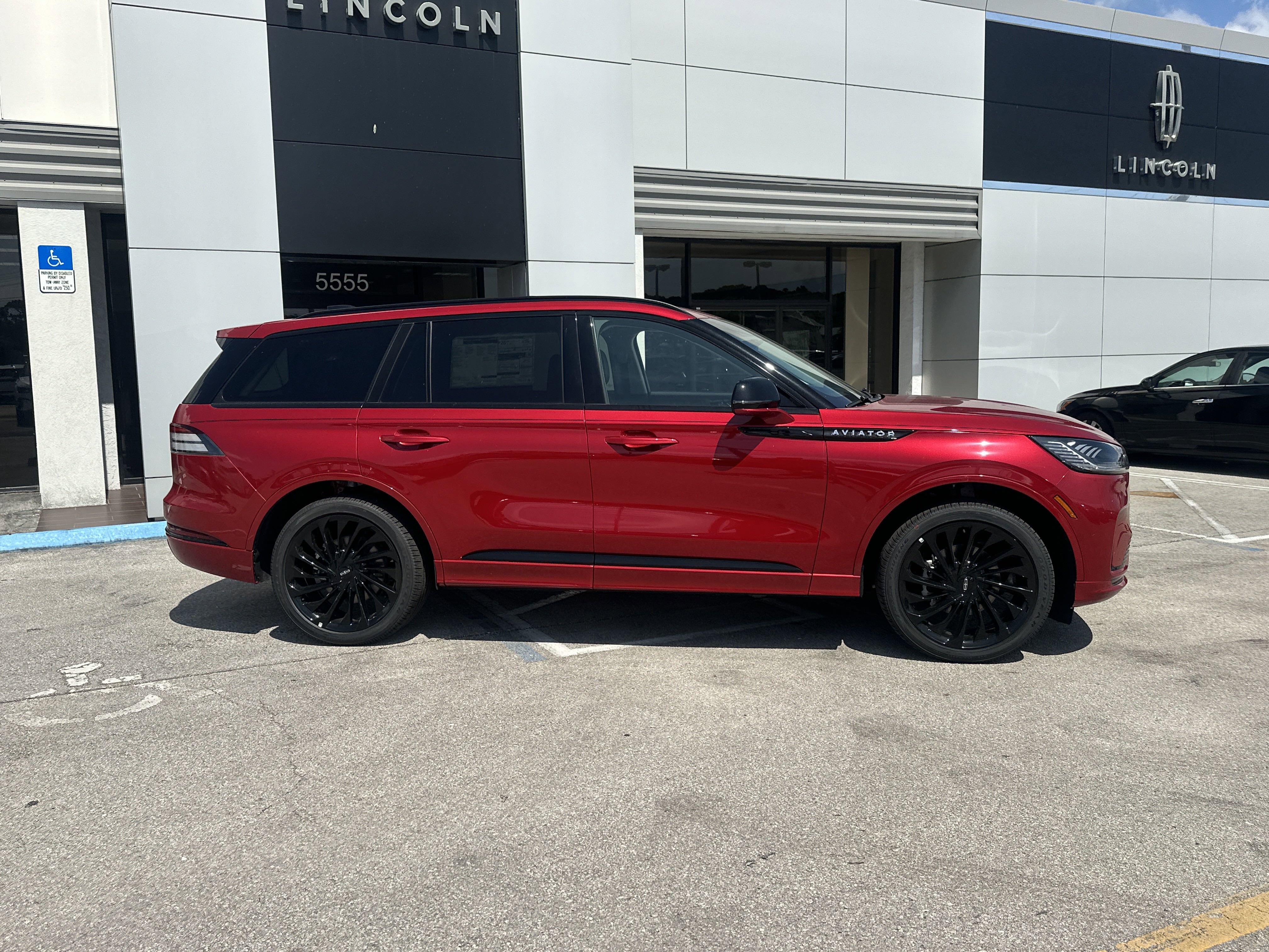 New 2025 Lincoln Aviator Reserve w/ Luxury Package image 5