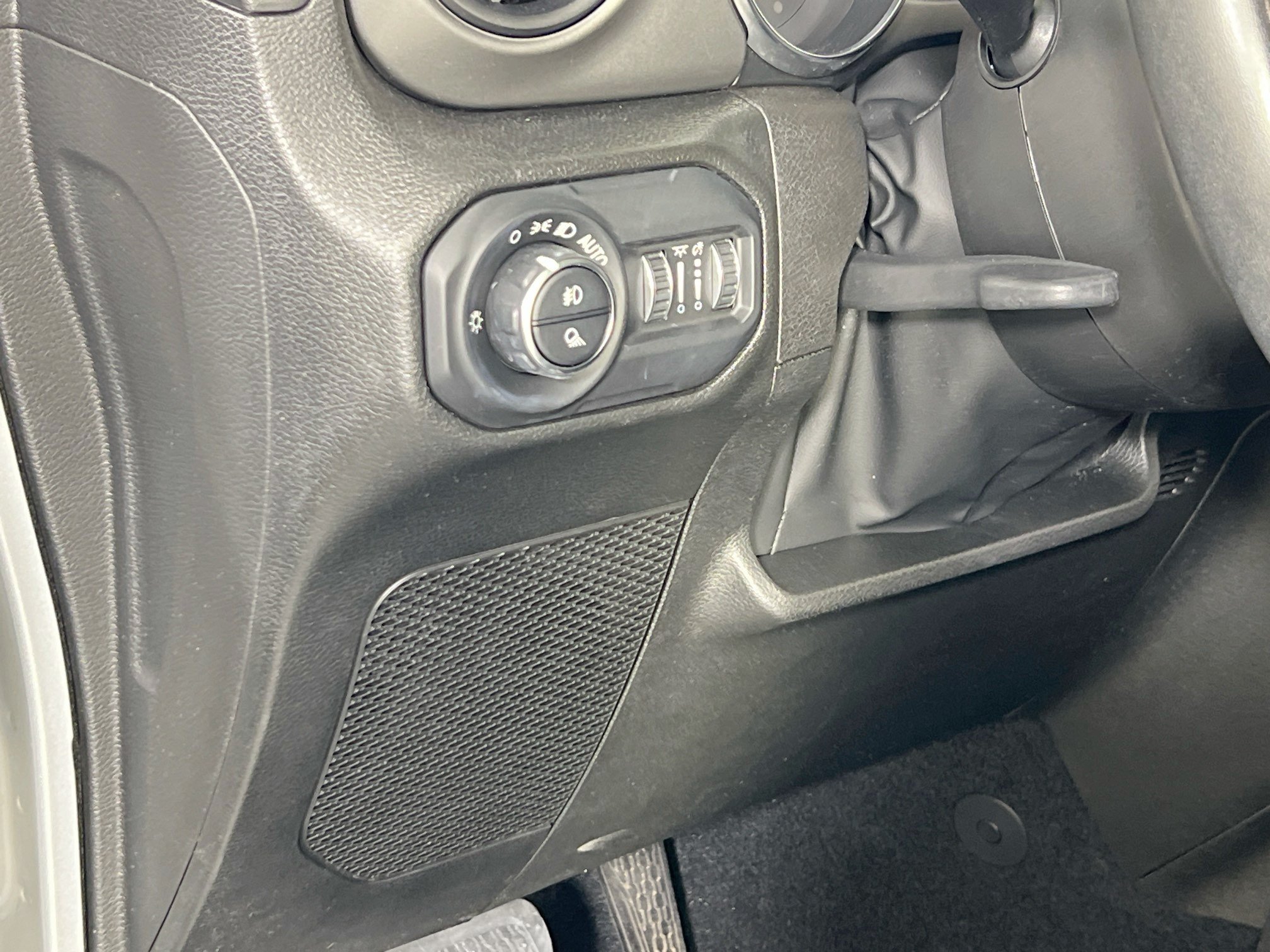 Used 2022 Jeep Gladiator Sport AWD/4WD image 10
