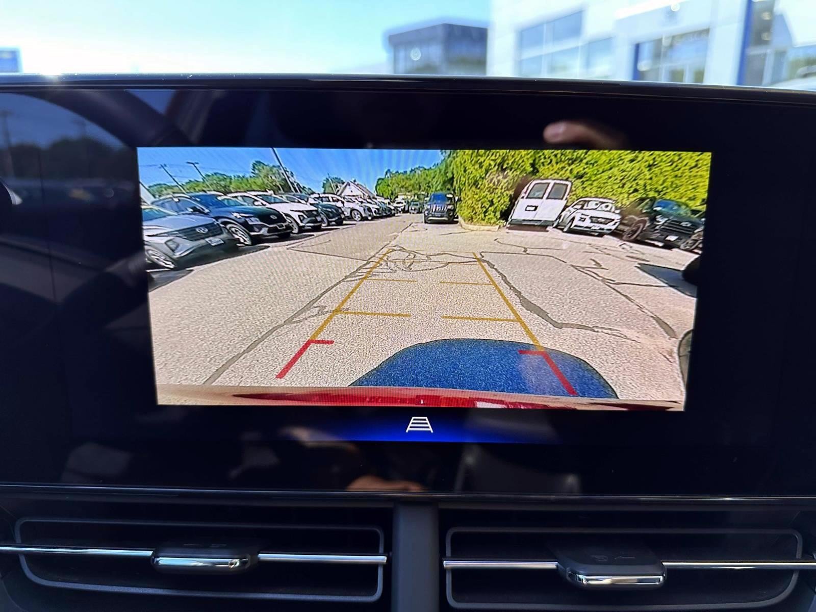 Used 2024 Chevrolet Trax LT w/ Driver Confidence Package FWD image 21