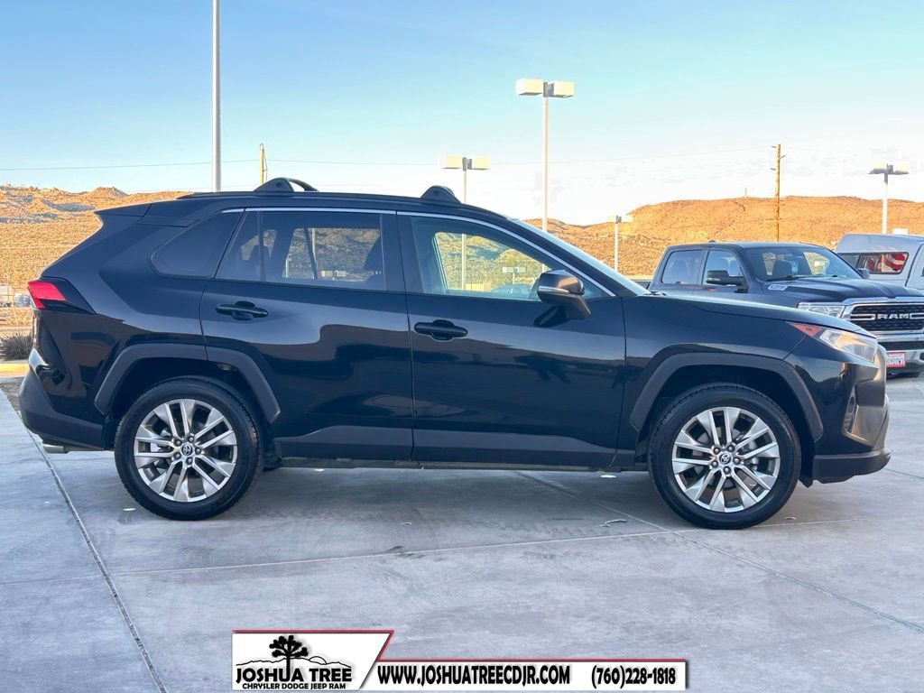 Used 2021 Toyota RAV4 XLE Premium image 4