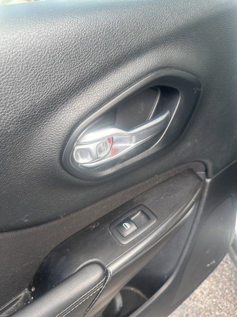 Used 2014 Jeep Cherokee Latitude w/ Cold Weather Group image 10