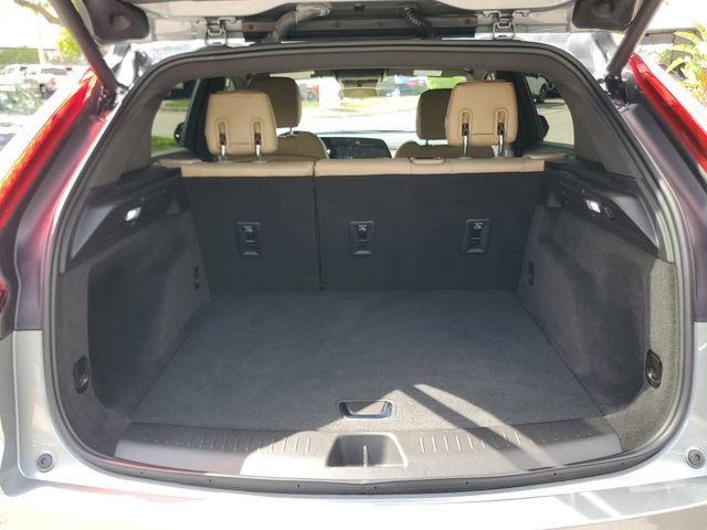 Certified 2024 Cadillac XT4 Luxury w/ Cold Weather Package image 9