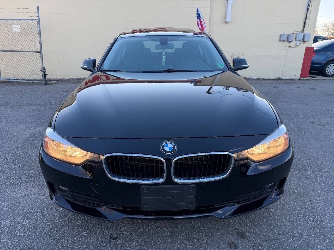 Used 2013 BMW 320i xDrive 320i xDrive AWD 4dr Sedan image 3