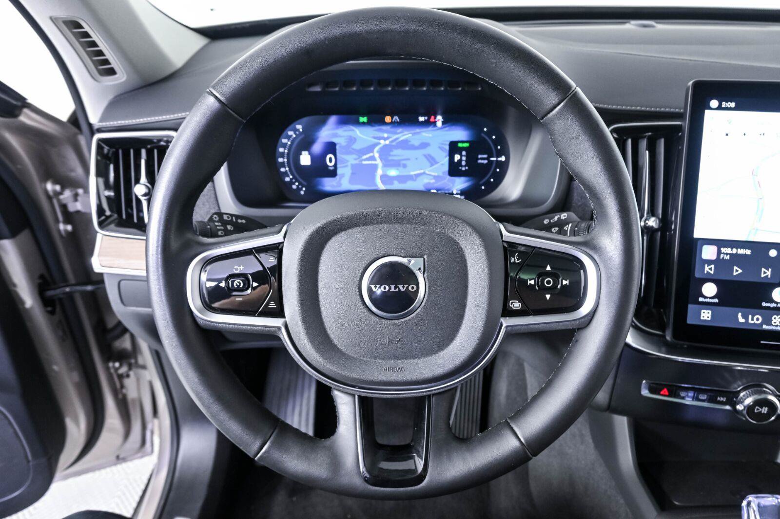 Certified 2025 Volvo XC90 T8 Core AWD/4WD image 8