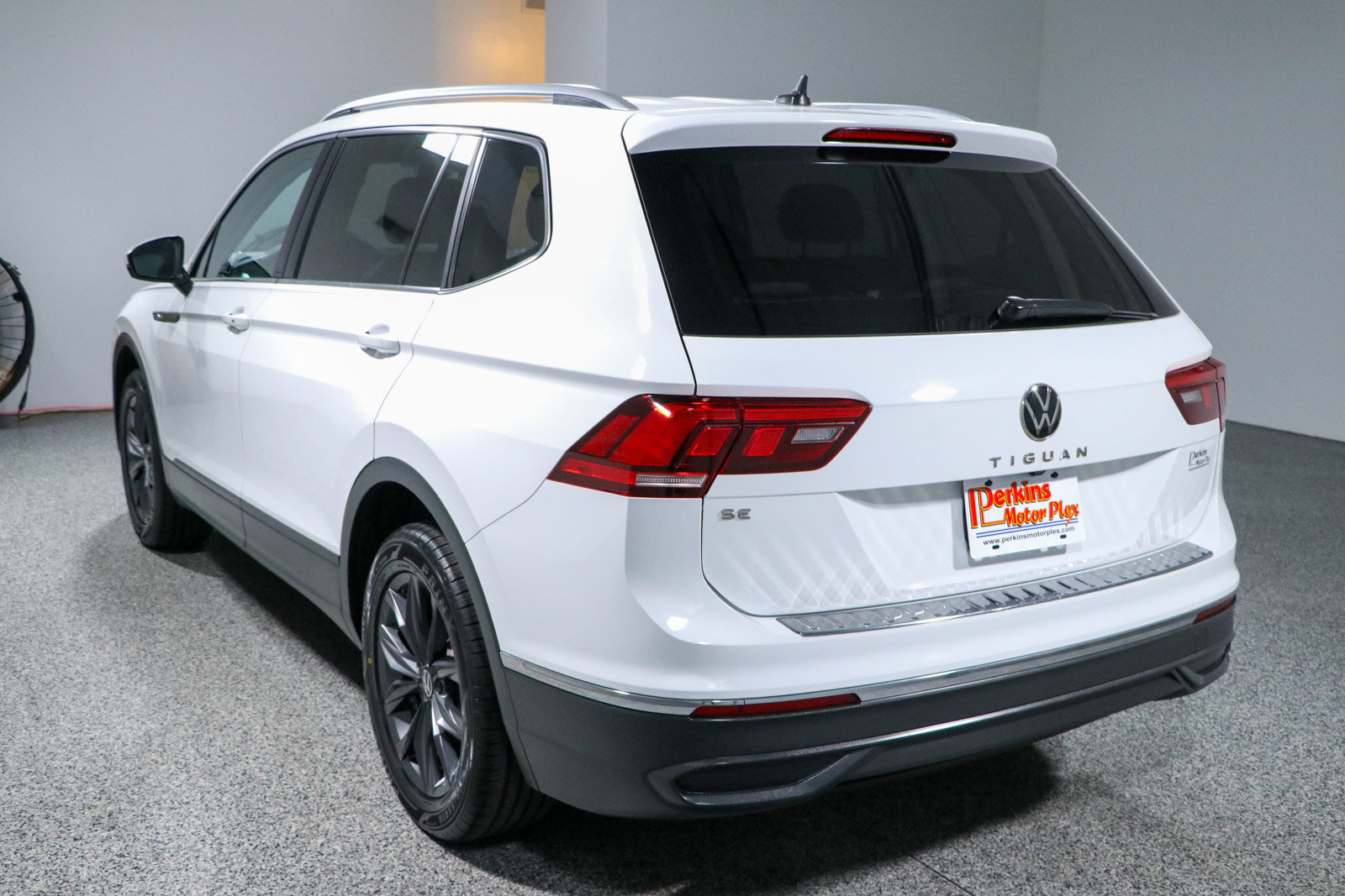Used 2022 Volkswagen Tiguan SE FWD image 9