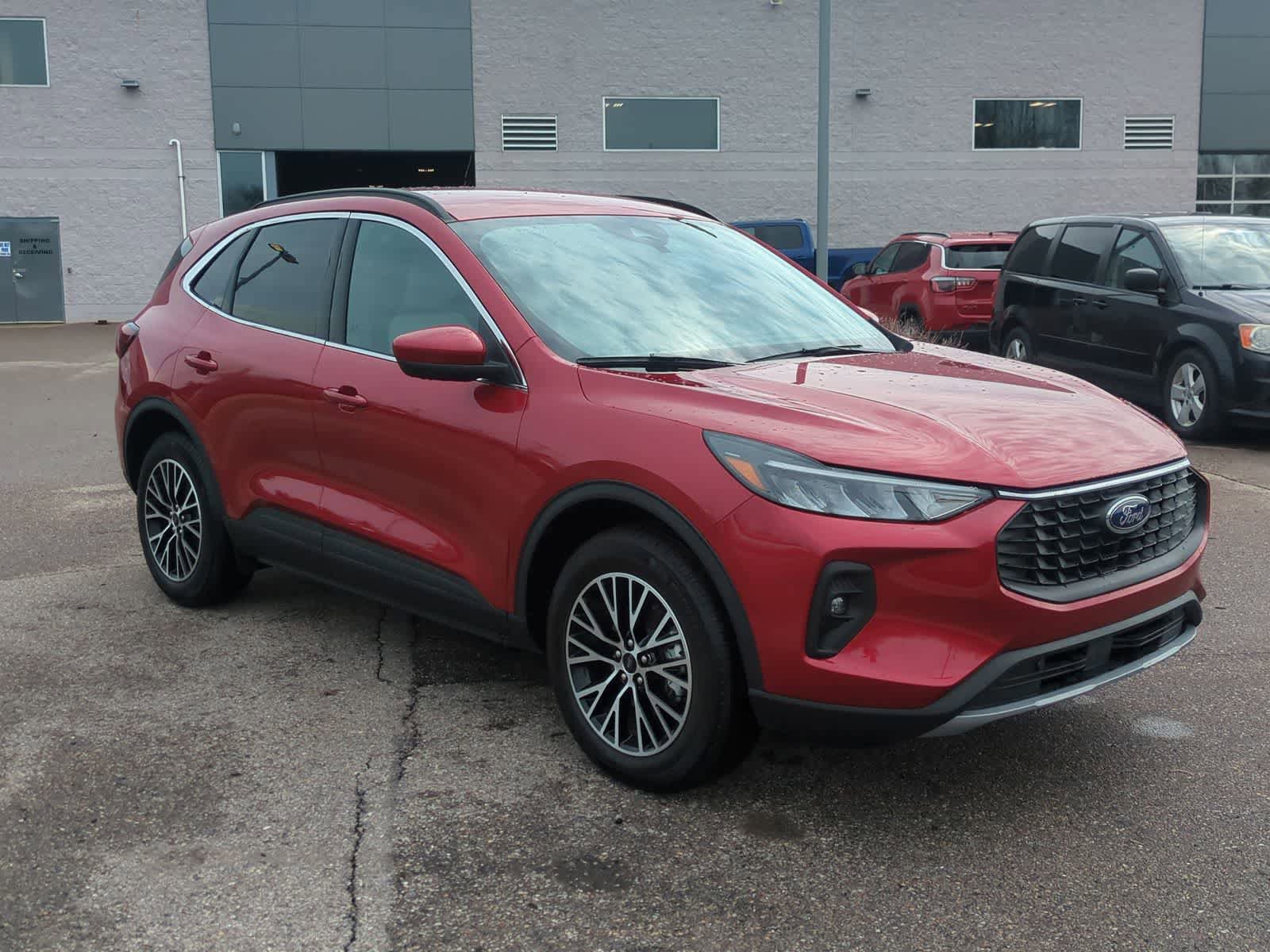Certified 2025 Ford Escape SE w/ Class II Trailer Tow Package FWD video 2