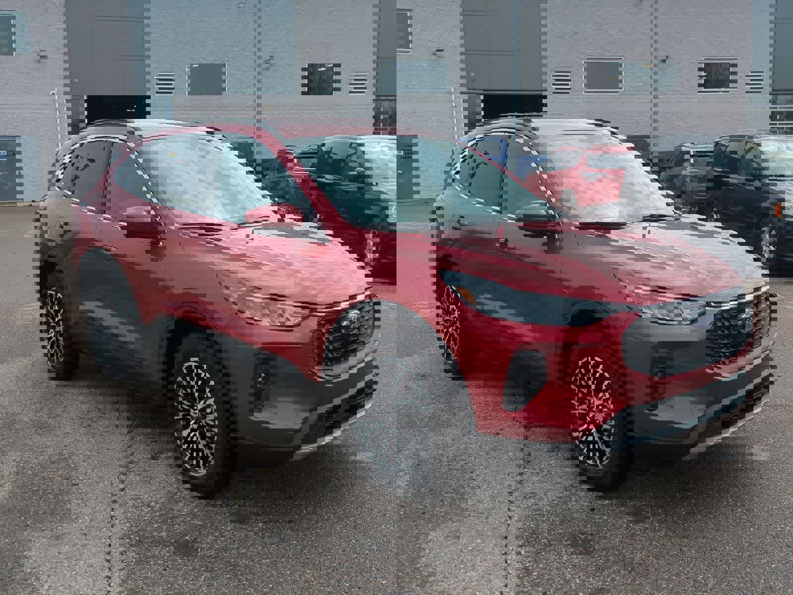 Certified 2025 Ford Escape SE w/ Class II Trailer Tow Package FWD image 2