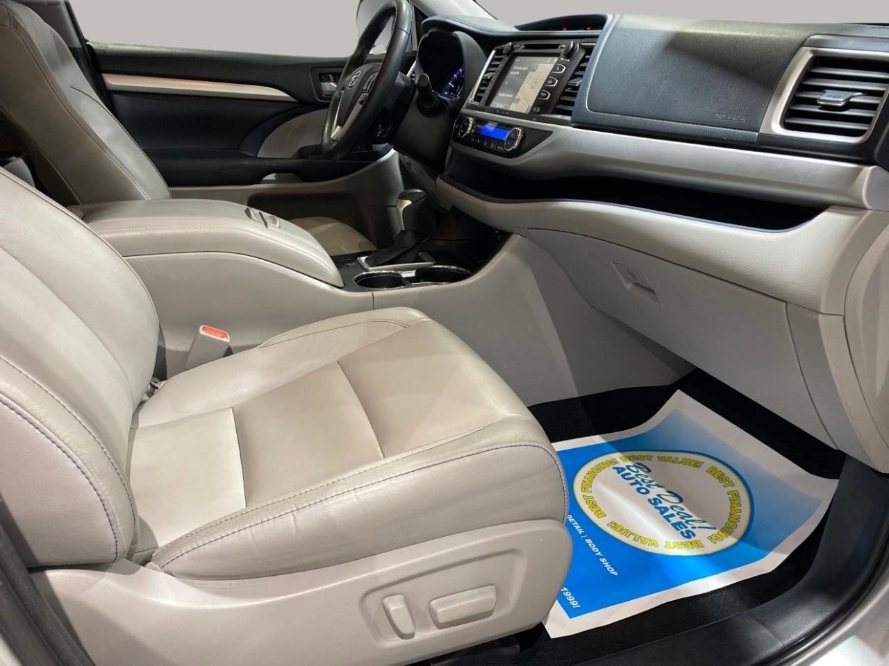 Used 2017 Toyota Highlander XLE image 30