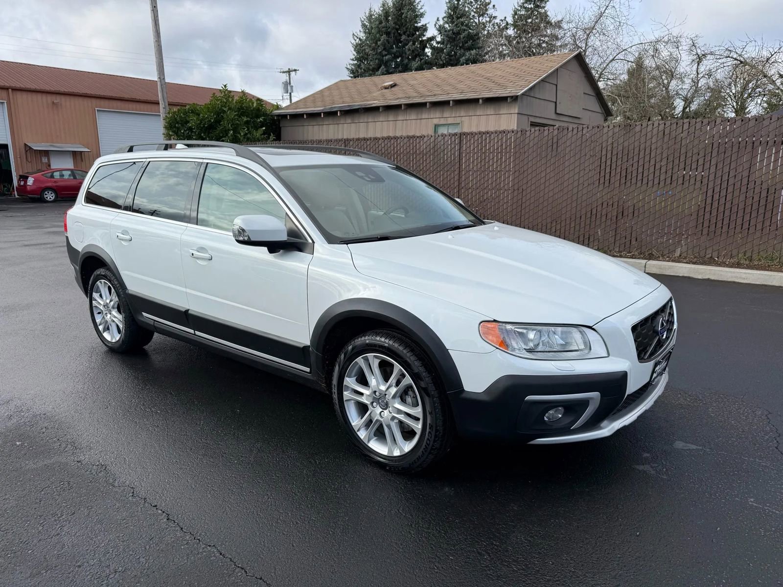 Used 2016 Volvo XC70 T5 Platinum image 3