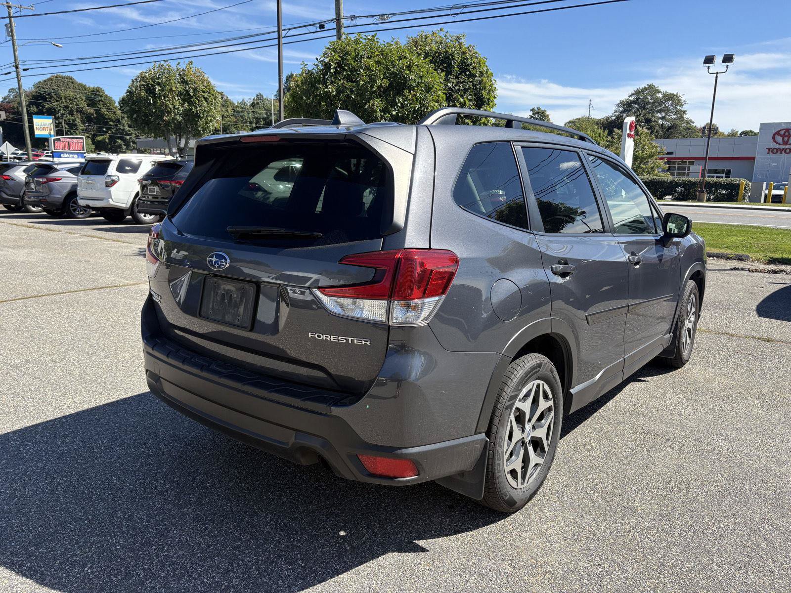 Used 2021 Subaru Forester Premium AWD/4WD image 7