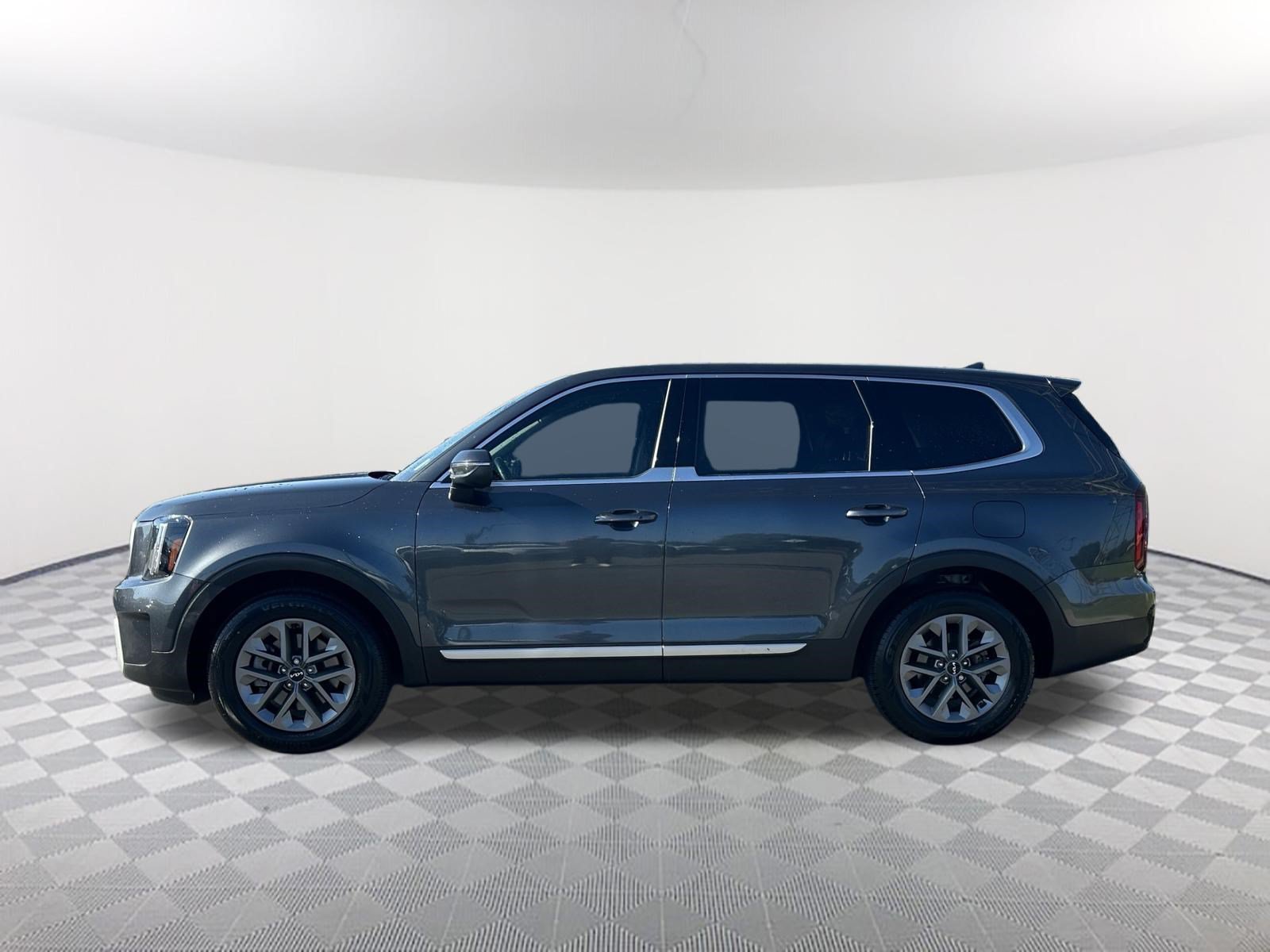Used 2024 Kia Telluride LX FWD image 8