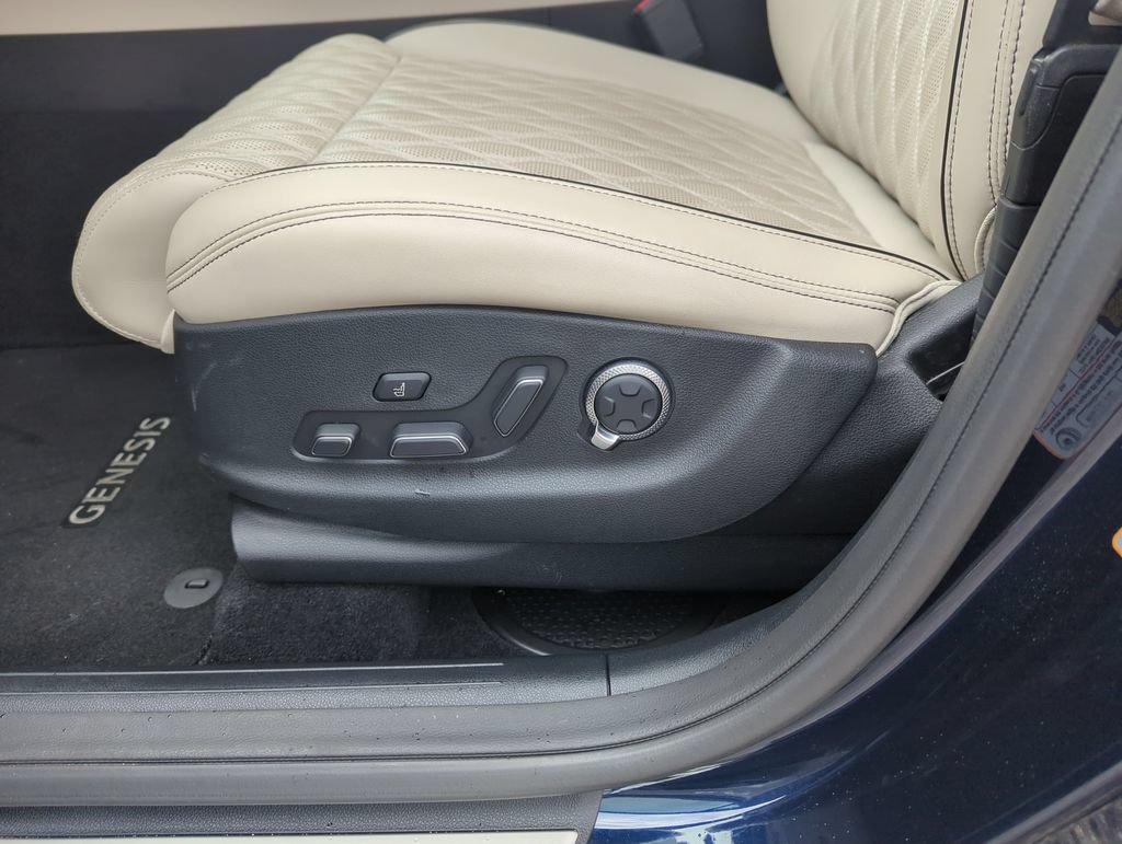 Used 2023 Genesis GV70 3.5T Sport w/ Sport Prestige Package AWD/4WD image 13