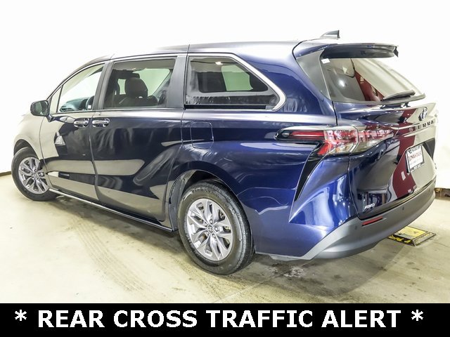 Certified 2024 Toyota Sienna XLE image 5