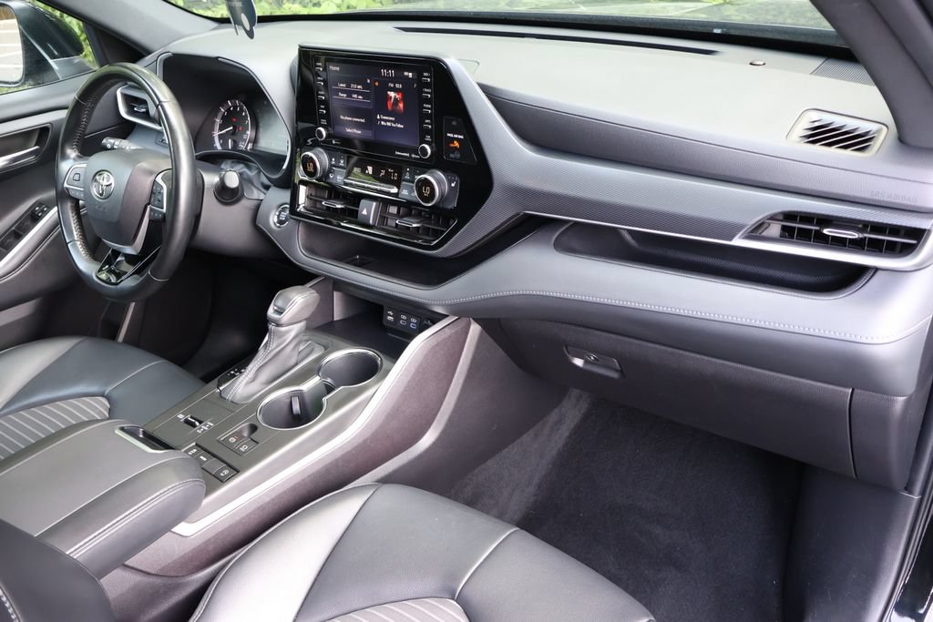 Used 2022 Toyota Highlander XSE FWD image 40