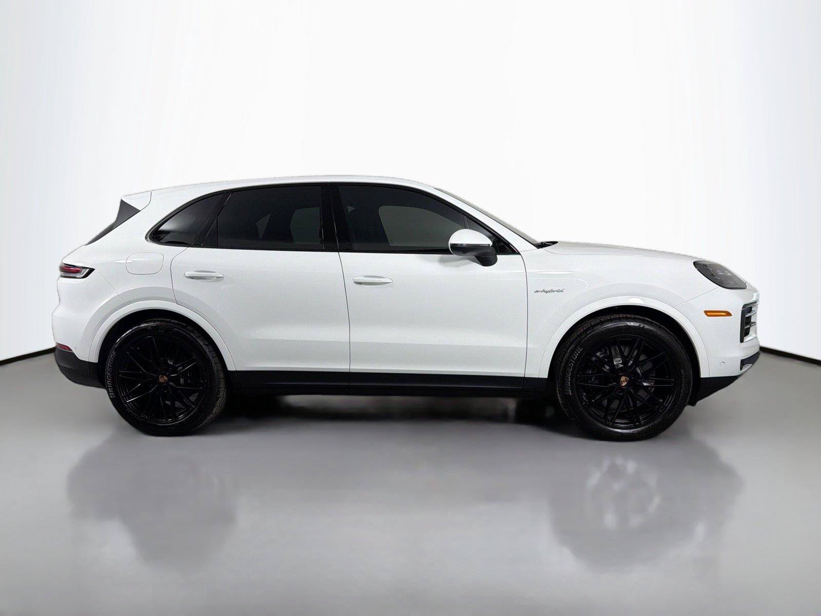 Certified 2025 Porsche Cayenne E-Hybrid AWD/4WD image 8