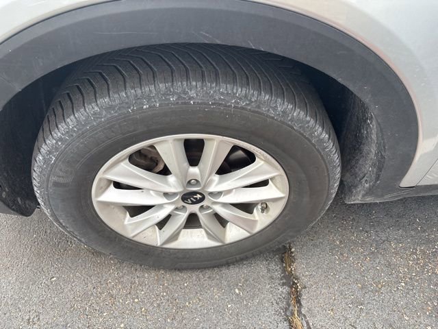 Used 2019 Kia Sorento L image 11