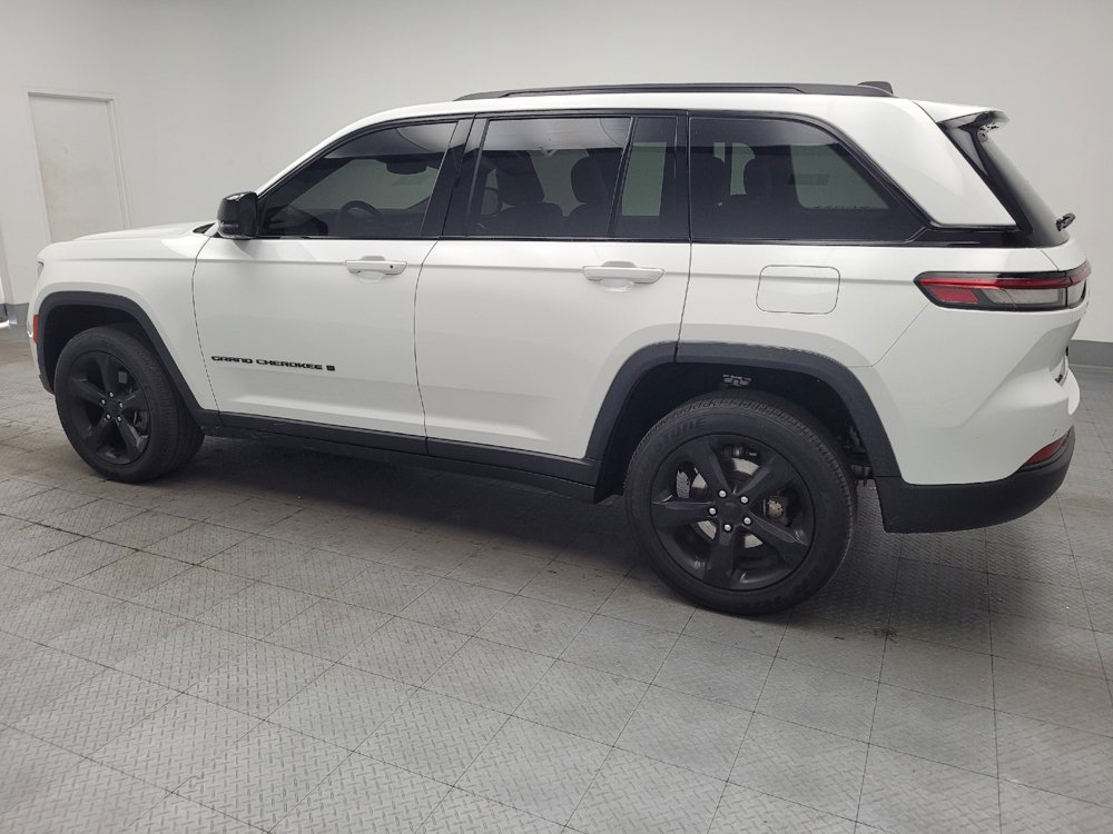 Used 2023 Jeep Grand Cherokee Altitude AWD/4WD image 3