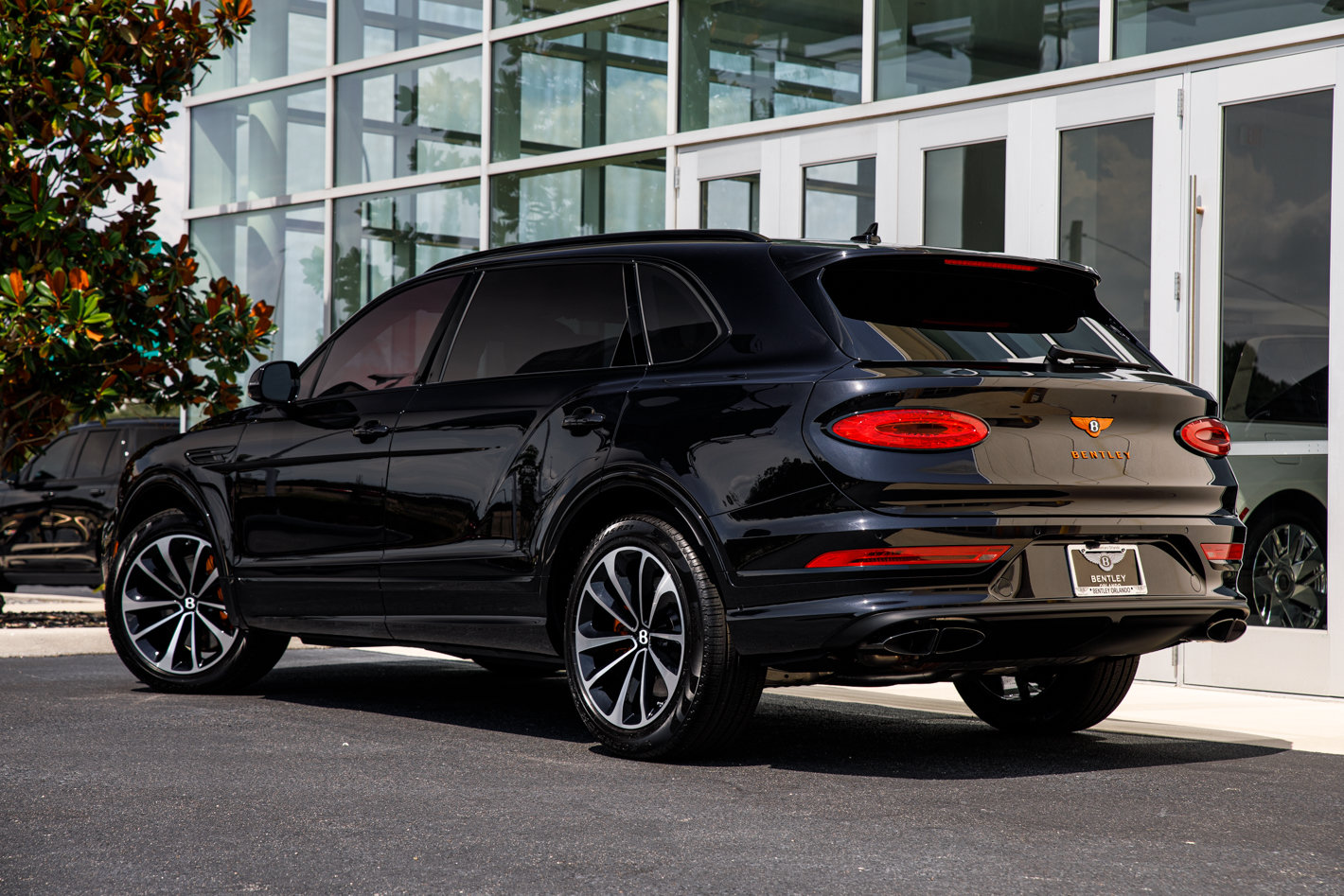 Certified 2023 Bentley Bentayga Extended Wheelbase AWD/4WD image 15