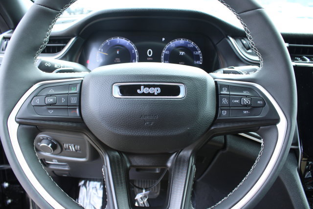 Used 2025 Jeep Grand Cherokee L Laredo w/ Luxury Tech Group I AWD/4WD image 13