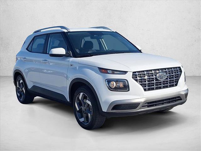 Used 2025 Hyundai Venue SEL video 3