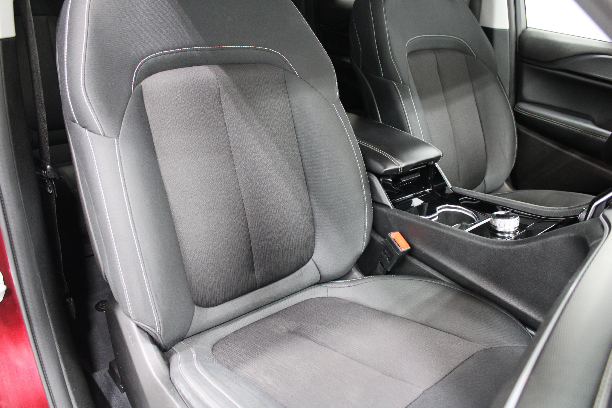 Used 2023 Jeep Grand Cherokee Laredo AWD/4WD image 27