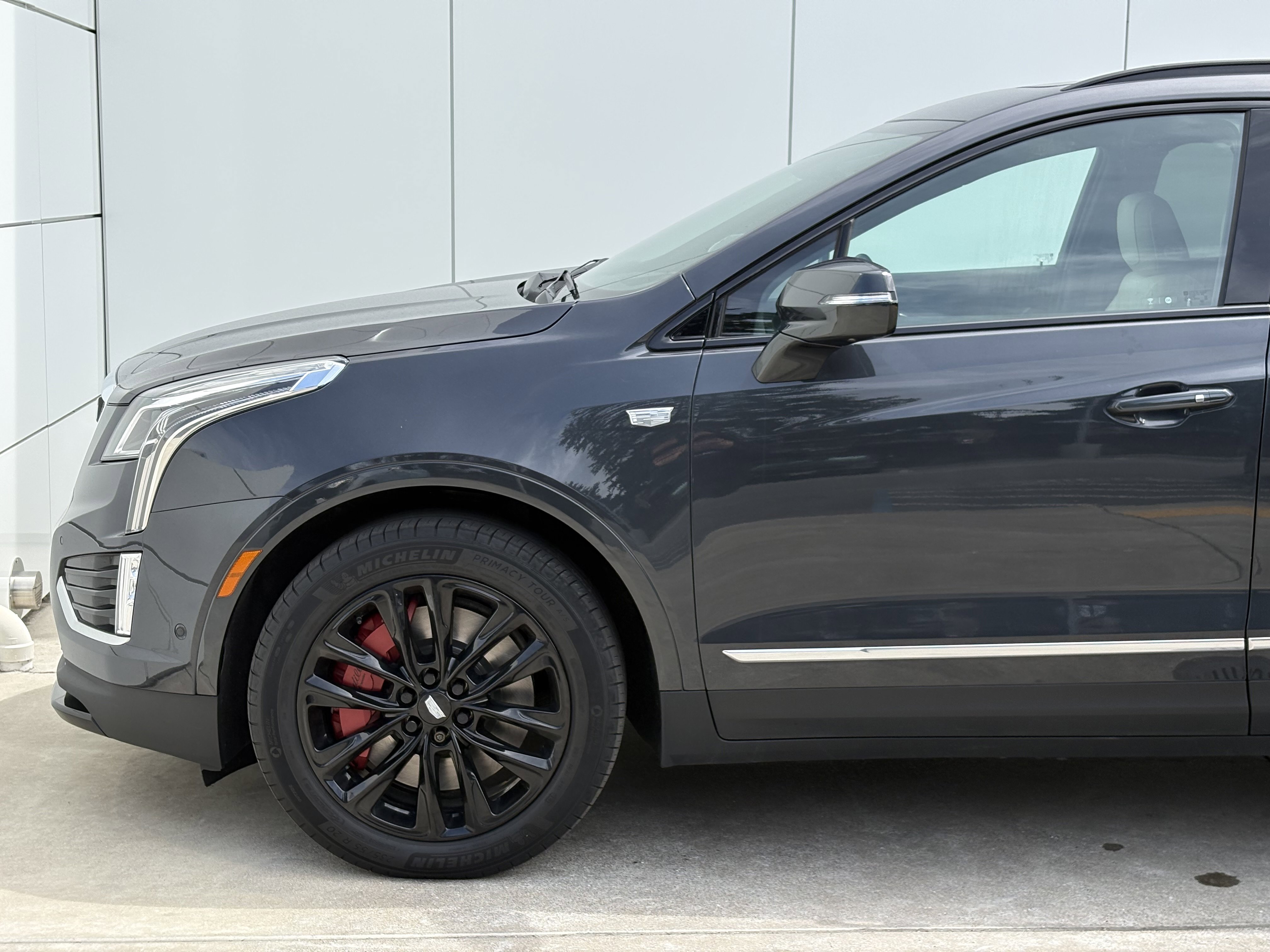 Certified 2023 Cadillac XT5 Sportv w/ Technology Package AWD/4WD image 5