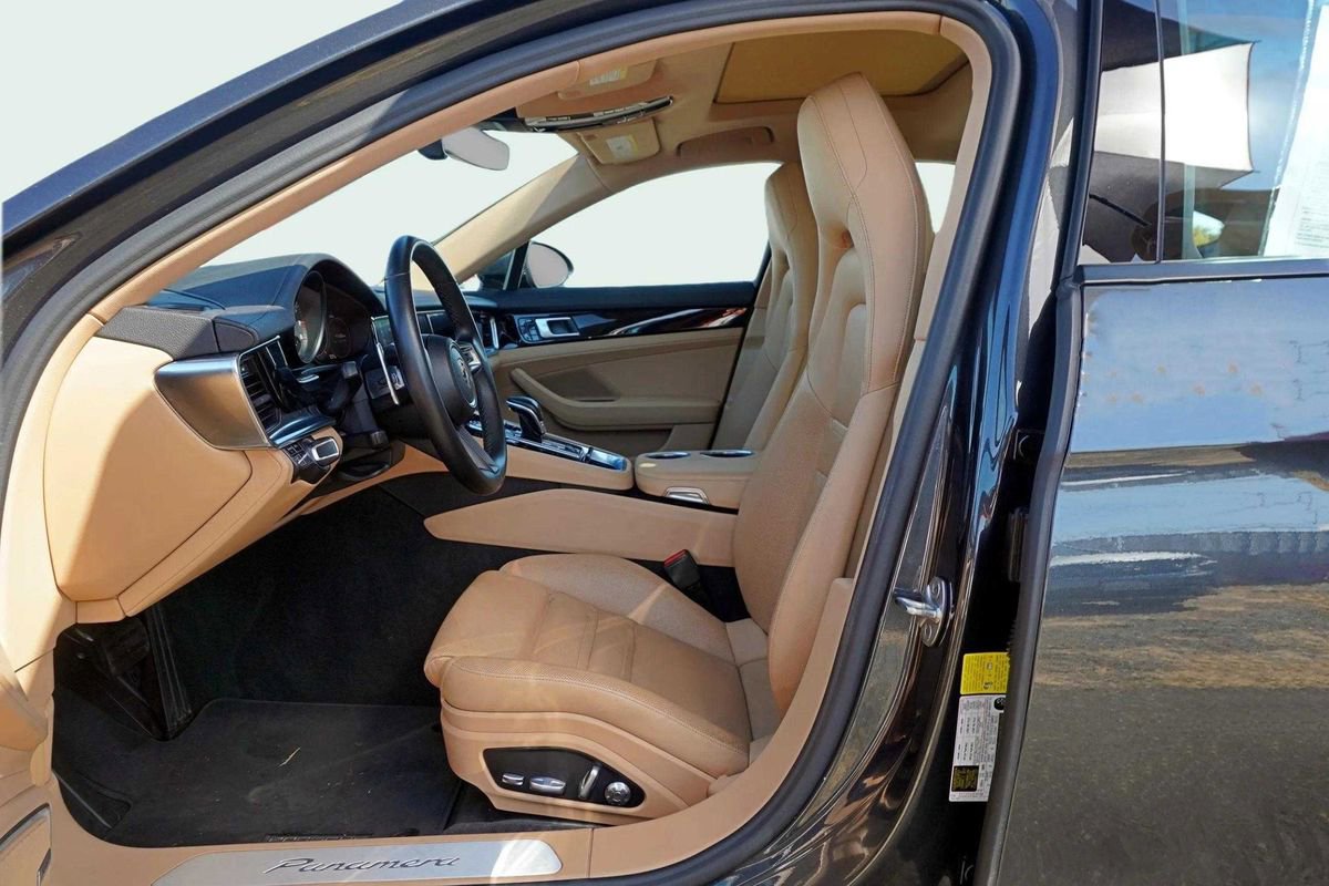 Used 2021 Porsche Panamera w/ Premium Package image 16