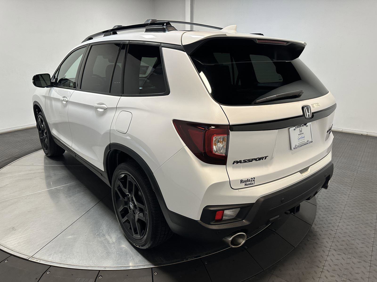 Certified 2024 Honda Passport Black Edition image 9