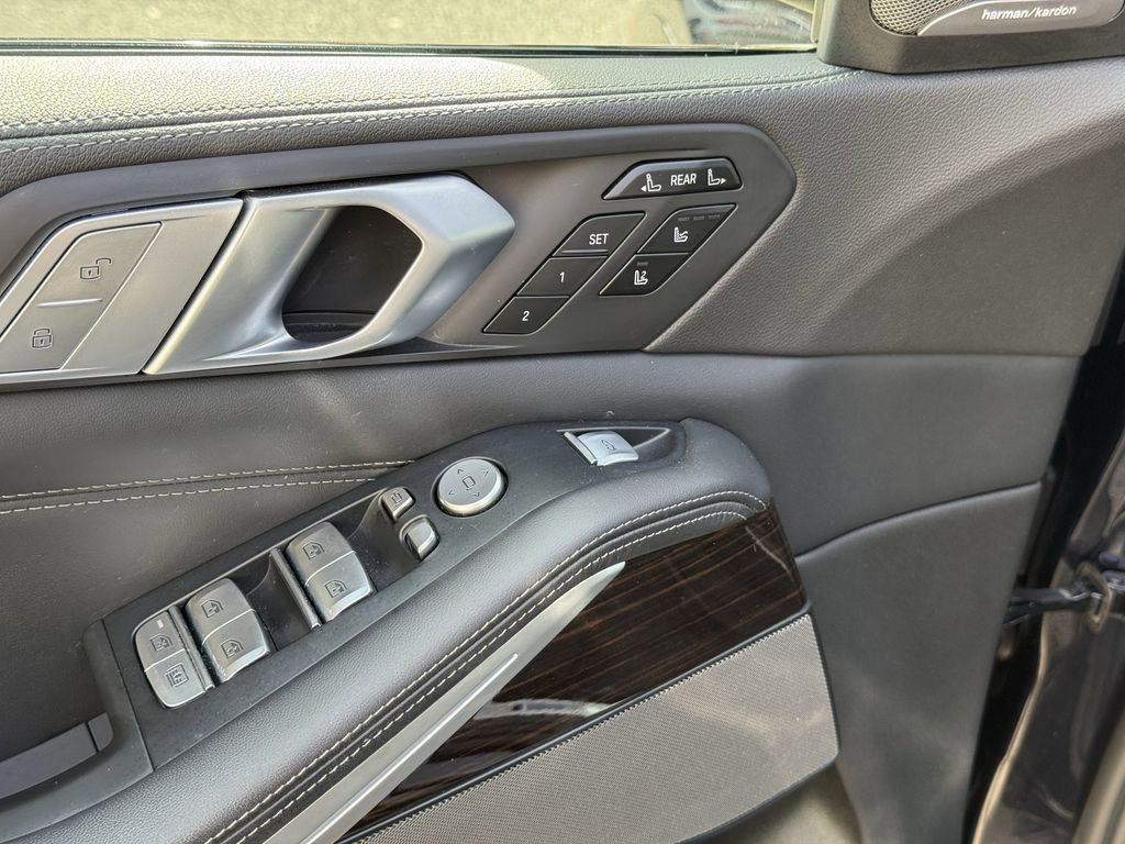 Used 2021 BMW X7 M50i w/ Cold Weather Package image 15