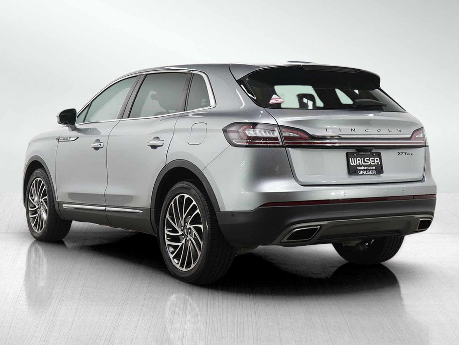 Used 2020 Lincoln Nautilus Reserve w/ Equipment Group 201A image 4