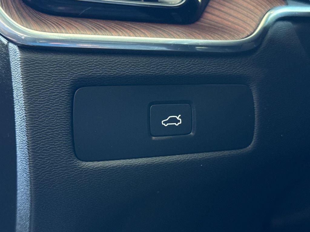 Certified 2023 Volvo XC60 B5 Ultimate AWD/4WD image 28