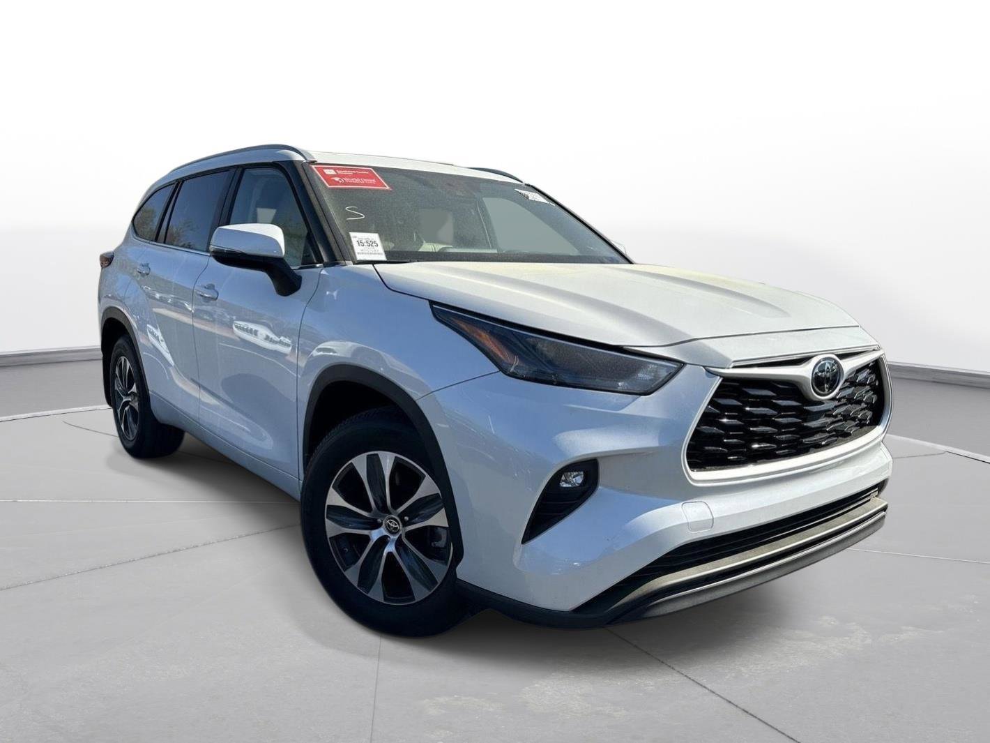 Used 2024 Toyota Highlander XLE image 4