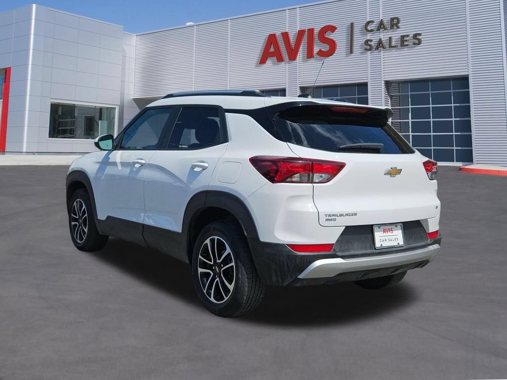 Used 2025 Chevrolet TrailBlazer LT AWD/4WD image 3
