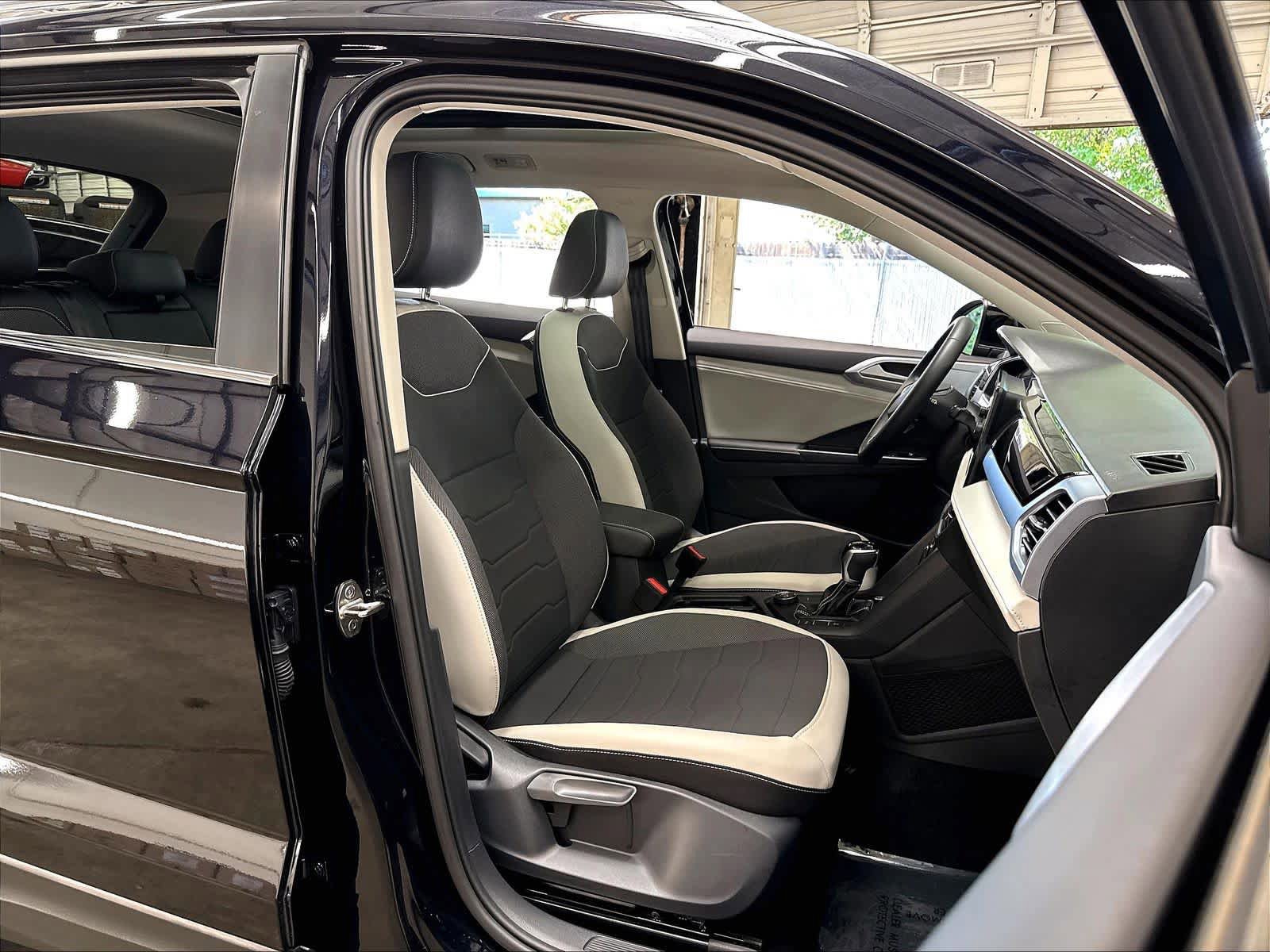 Used 2025 Volkswagen Taos SE w/ Panoramic Sunroof Package AWD/4WD image 33
