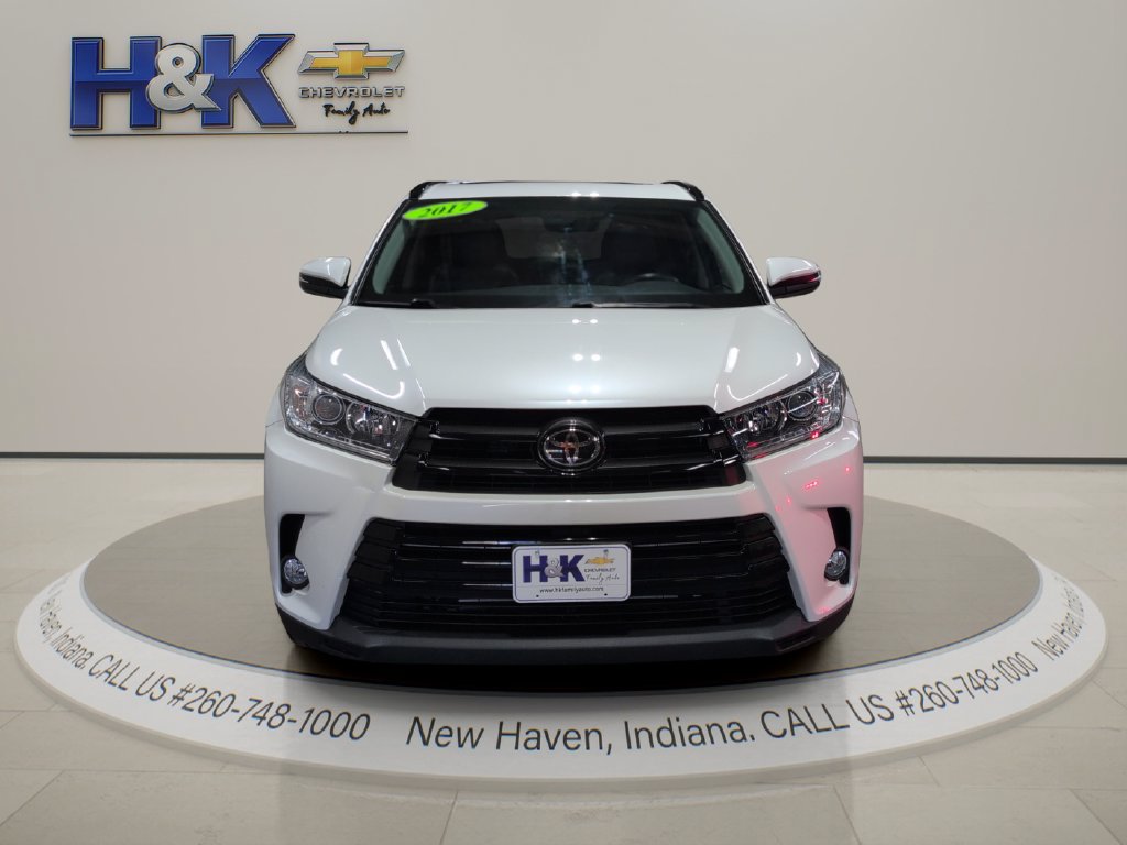 Used 2017 Toyota Highlander SE AWD/4WD image 2