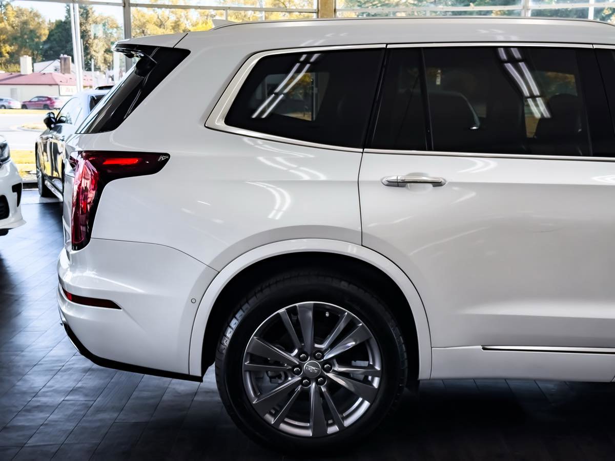 Used 2024 Cadillac XT6 Premium Luxury w/ Technology Package image 18