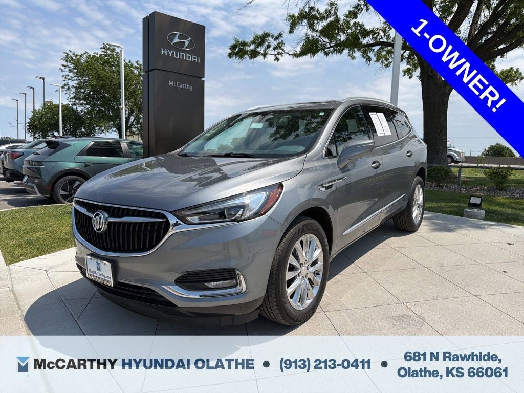 Used 2021 Buick Enclave Essence w/ Sound and Sites Package FWD image 1