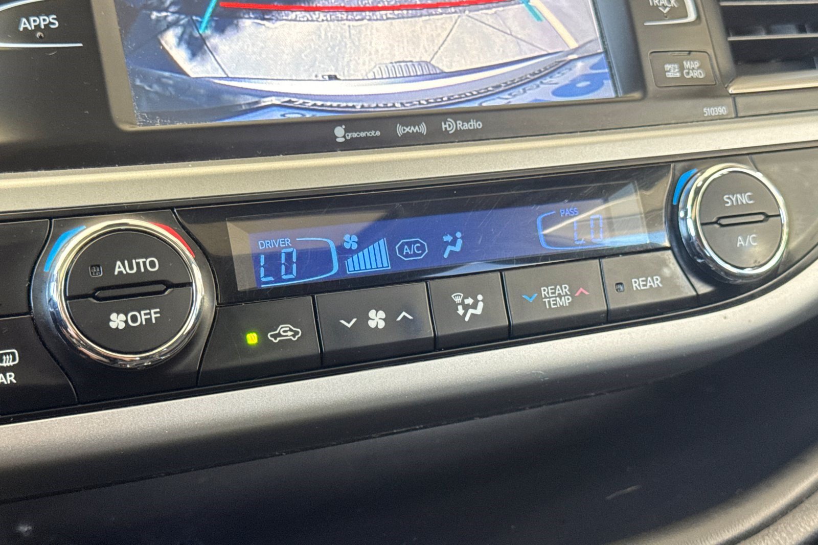 Used 2019 Toyota Highlander SE AWD/4WD image 19
