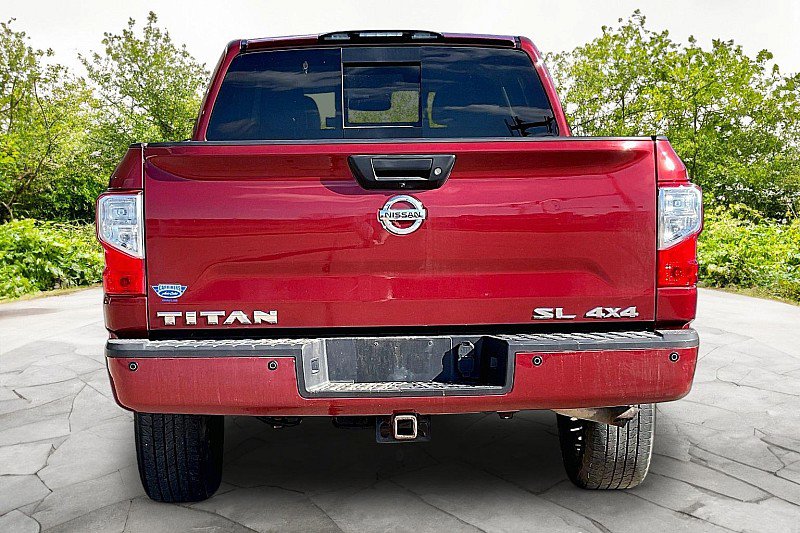 Used 2018 Nissan Titan SL image 5