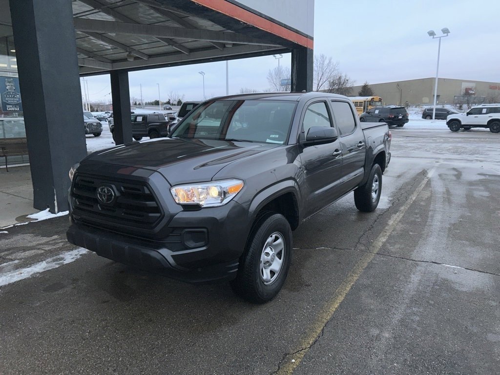 Used 2019 Toyota Tacoma SR image 3