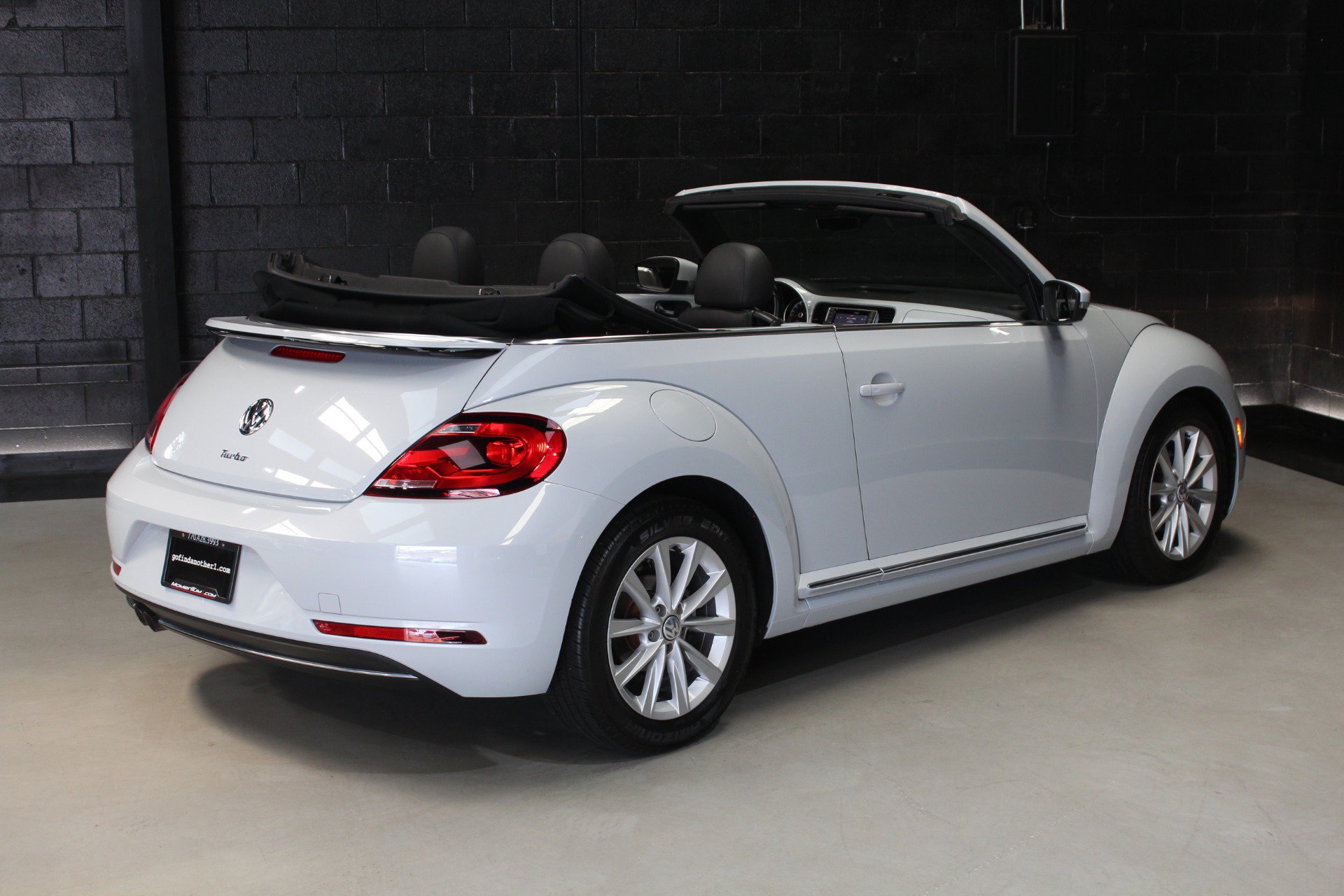 Used 2018 Volkswagen Beetle 2.0T SE FWD image 19