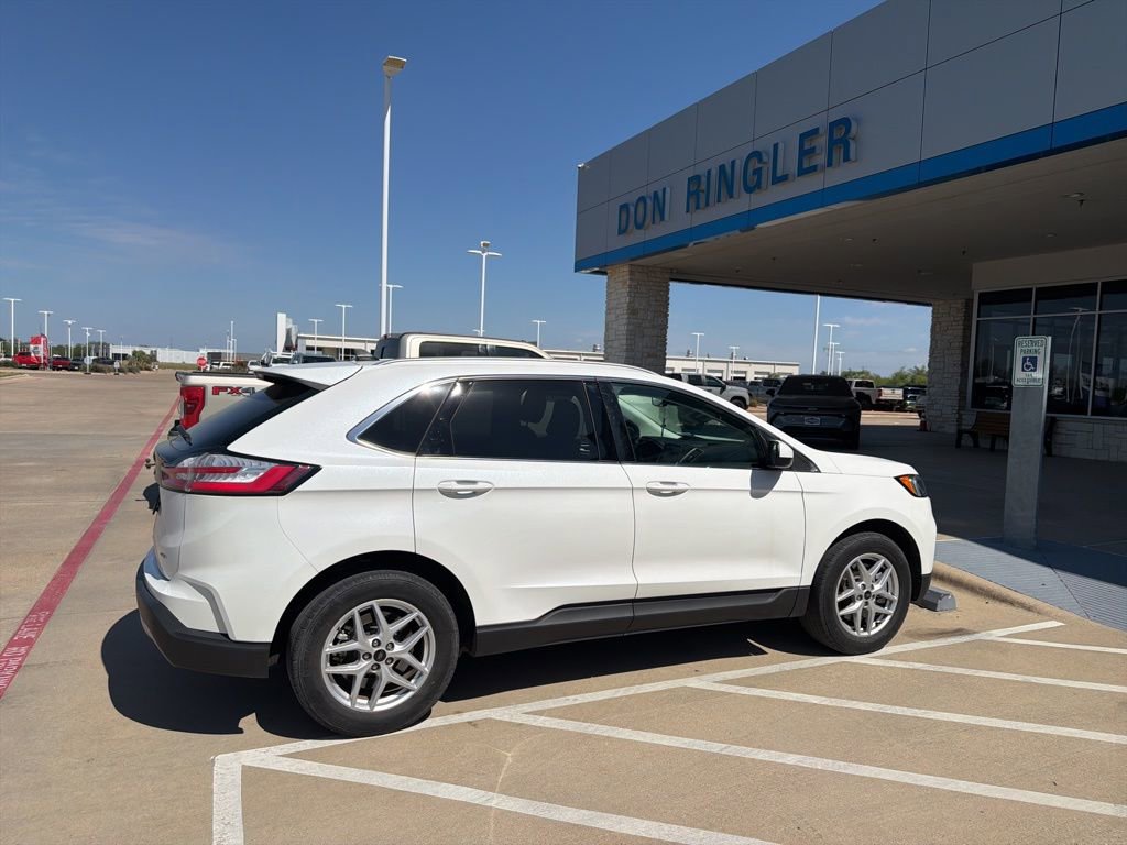 Used 2023 Ford Edge SEL w/ Convenience Package image 2