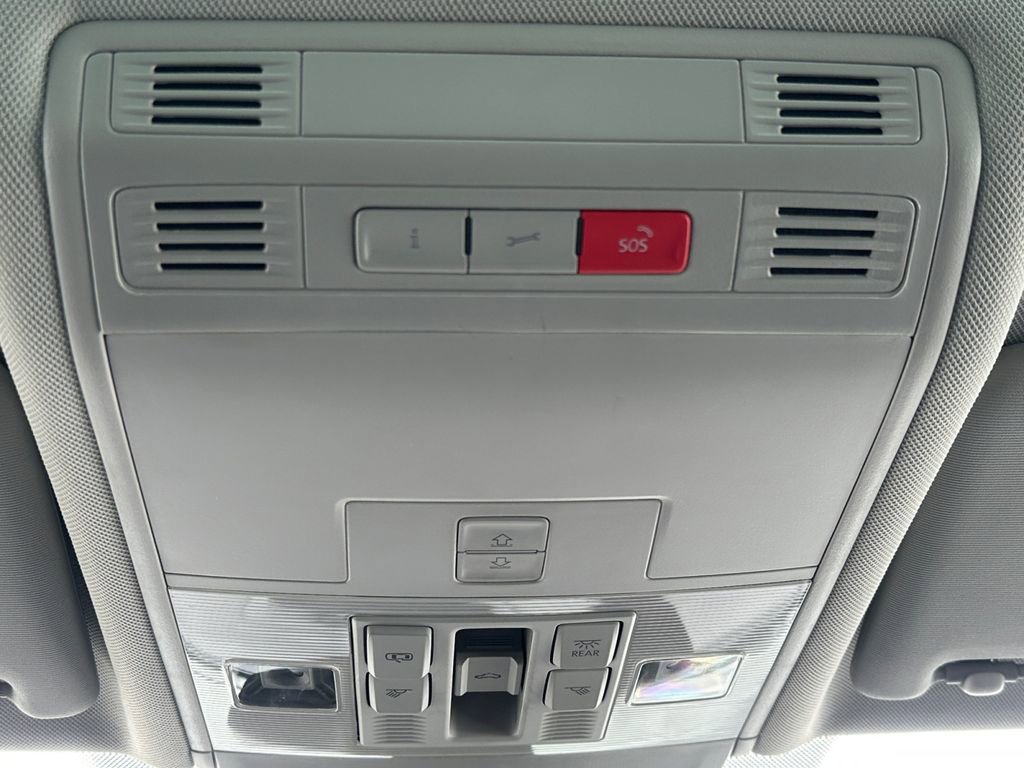 Used 2024 Volkswagen Tiguan Wolfsburg Edition image 18