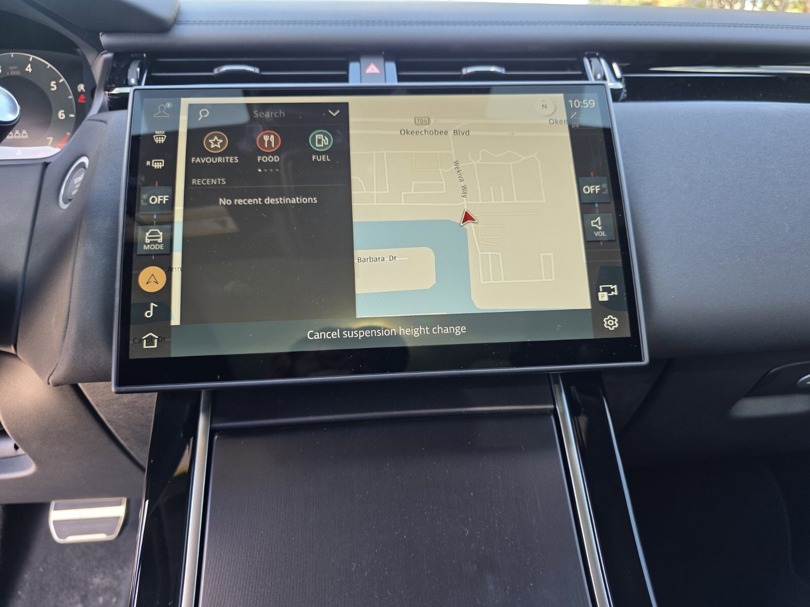 New 2026 Land Rover Range Rover Velar Dynamic SE image 15