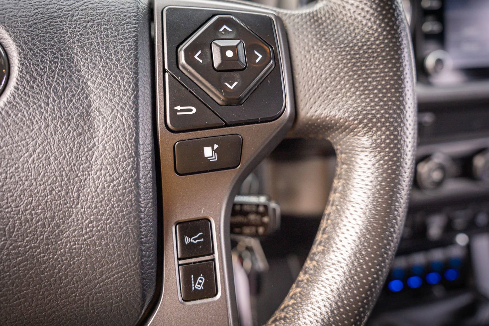 Used 2020 Toyota Tacoma TRD Off-Road image 18