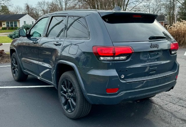Used 2018 Jeep Grand Cherokee Altitude AWD/4WD image 12